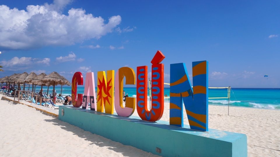 letras-cancun-playa-chacmool